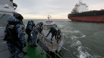 Ucrania ataca al buque de guerra ruso Novocherkassk.