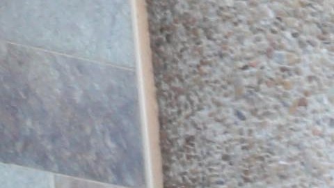 Hay 20,700 víctimas constatadas, el 70% niños y mujeres, 8,000 desaparecidos bajo los escombros y más de 53,000 heridos.
