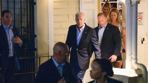 Biden llegó a Santa Cruz el miércoles y fue captado por las cámaras de televisión el sábado,