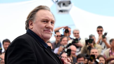 Gérard Depardieu participando en un evento.