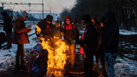 La crisis se agudizó desde abril de 2022, cuando el gobernador republicano de Texas, Greg Abbott, comenzó a enviar autobuses llenos de inmigrantes.