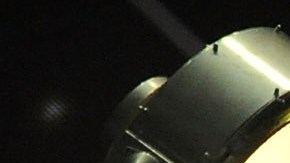 Ricardo Arjona actuando en un concierto.