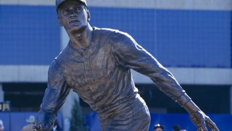 Estatua de Roberto Clemente a las afueras del PNC Park de Pittsburgh Pirates, el equipo donde el puertorriqueño jugó toda su carrera de Grandes Ligas.