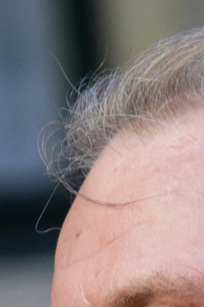 Gérard Depardieu participando en un evento.