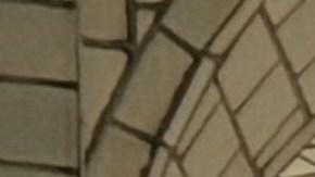 Manifestantes se agolparon a la entrada de la Alcaldía para protestar contra el plan de recortes del Alcalde Adams.