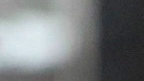 Sophie Turner es captada besándose con otra famosa actriz.