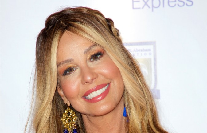 Myrka Dellanos, periodista estadounidense.