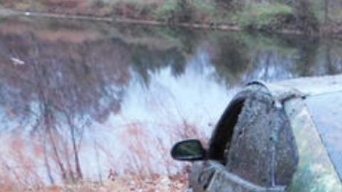 Se determinó que un vehículo sacado de un estanque privado en Camdenton era el Hyundai Elantra que conducía Erwin el día que fue visto por última vez. OFICINA DEL SHERIFF DEL CONDADO DE CAMDEN