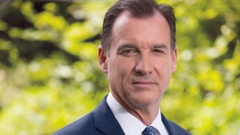 El demócrata Tom Suozzi compite por el Distrito 3 federal de Nueva York.