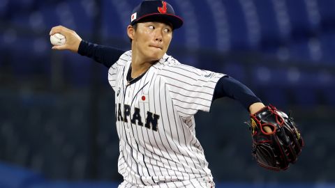 Los Mets dan un paso al frente por Yamamoto: Steve Cohen viajó a Japón y conversó con el pitcher