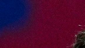 El delantero del Barcelona Joao Félix (i) choca la mano de su entrenador en el FC Barcelona Xavi Hernández.