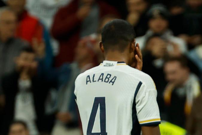 Brahim Díaz agradece a Toni Kroos por su asistencia para el primer gol del Real Madrid ante Granada. FOTO: Mariscal/EFE.