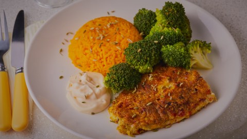 Ingerir brócolis, cúrcuma y pescado puede beneficiar la salud de las articulaciones
