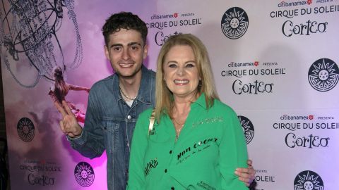 Erika Buenfil acompañada de su hijo.