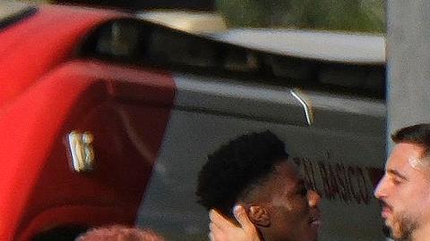 Jugadores del Real Madrid celebran el gol del empate cortesía de Vinícius Jr.