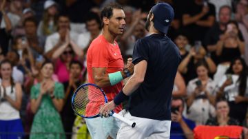 Rafael Nadal felicita a Jordan Thompson luego de eliminarlo en el Brisbane International 2024.
