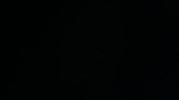 El delantero brasileño del Barcelona Vitor Roque (d) celebra con su compañero Lamine Yamal.