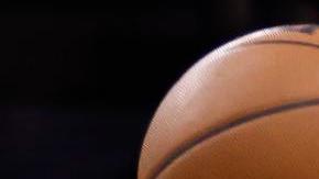 Victor Wembanyama (d) y Rudy Gobert.