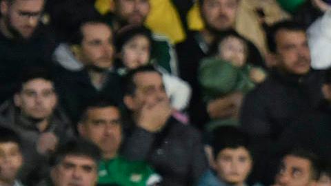 Los jugadores del FC Barcelona celebran el primer gol del equipo marcado por su compañero Ferrán Torres ante el Betis.
