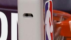 Jaime Jáquez Jr. disputa el balón en el encuentro entre el Miami Heat y Los Angeles Lakers.