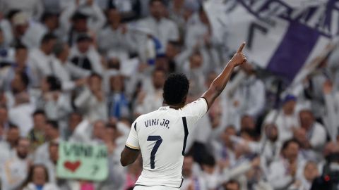 El delantero del del Real Madrid Vinicius Jr celebra su gol ante el Almería.