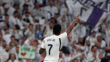 El delantero del del Real Madrid Vinicius Jr celebra su gol ante el Almería.