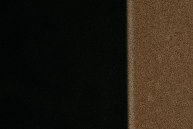 Harvey Weinstein siendo escoltado en su juicio.