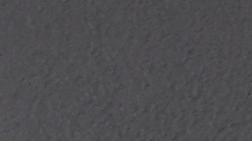 Ariana Grande posando en una alfombra roja.