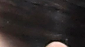 Kanye West participando en un evento.