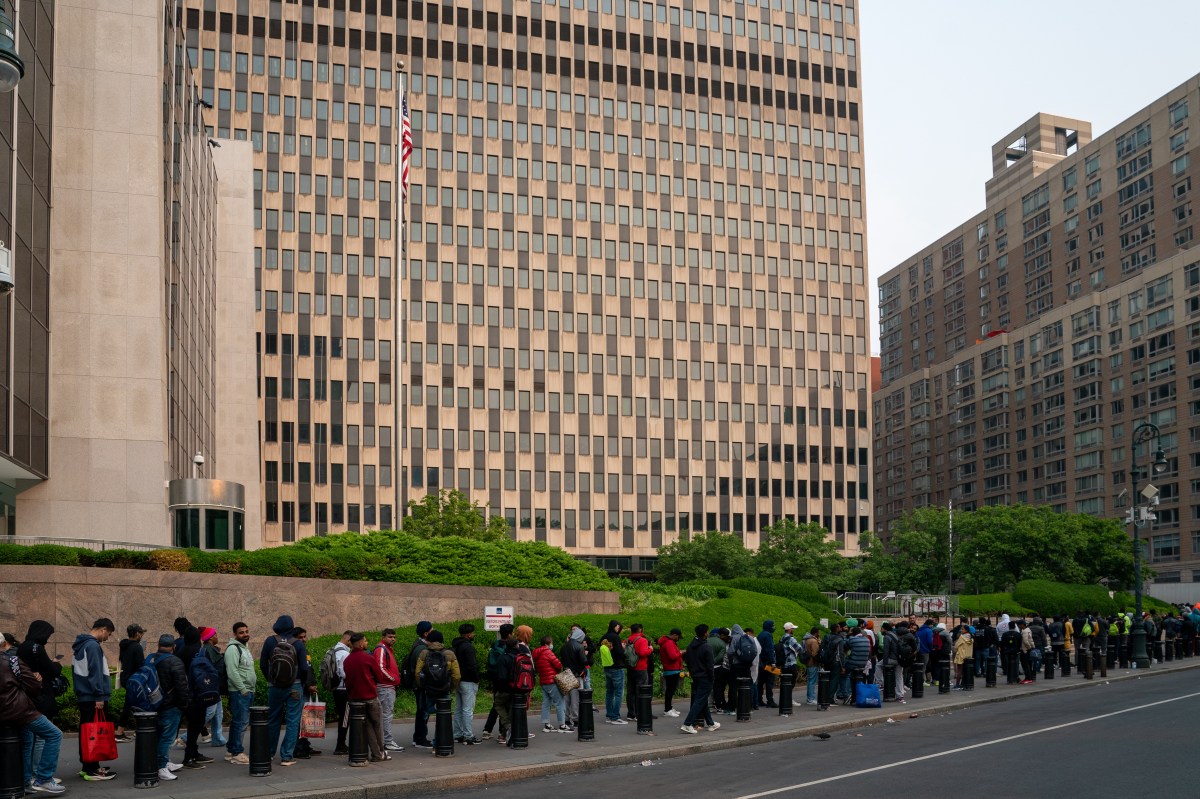 Migrants Defy Mayor Adams’ Orders, Continue Journey to New York City via New Jersey Buses