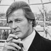 Roger Moore murió el 23 de mayo de 2017.