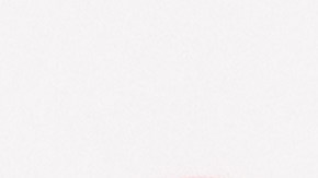 Tom Holland y Zendaya posando en una alfombra roja.