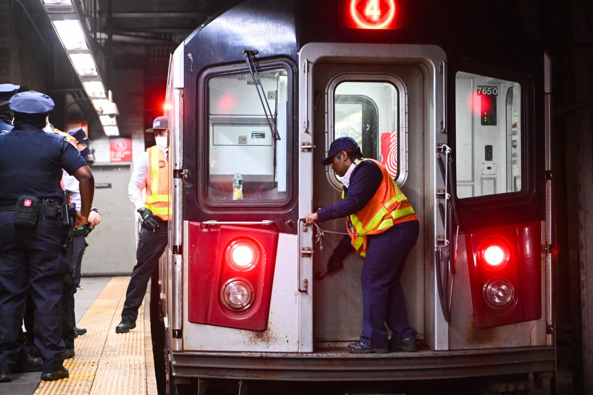 Brooklyn Subway Shooting Leaves One Dead: Police Searching for Suspect