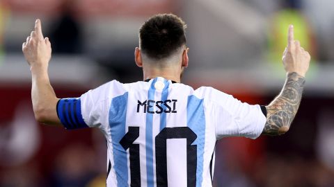 Lionel Messi con el dorsal "10" en su selección.