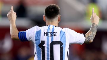 Lionel Messi con el dorsal "10" en su selección.