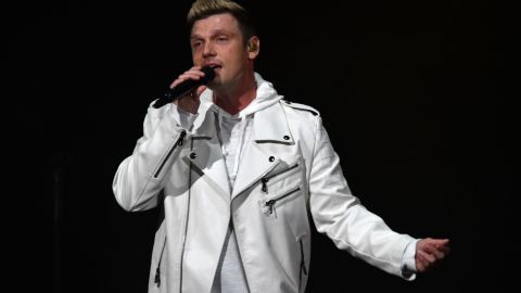 Nick Carter actuando en un show en vivo.