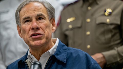 Greg Abbott, gobernador de Texas dijo que los estudiantes que se manifiestan deben ser arrestados.