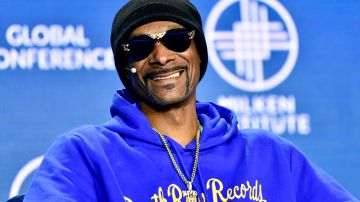 Snoop Dogg participando en un evento.