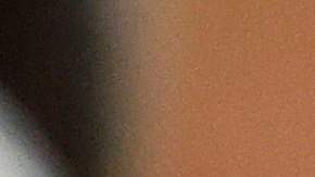 Daddy Yankee posando en un evento.