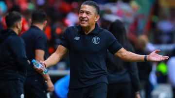 El antiguo entrenador del Toluca presentó una demanda contra el club.
