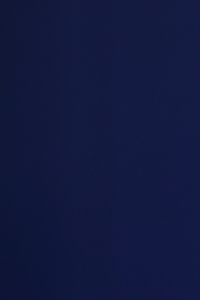 Bad Bunny actuando en un show en vivo.