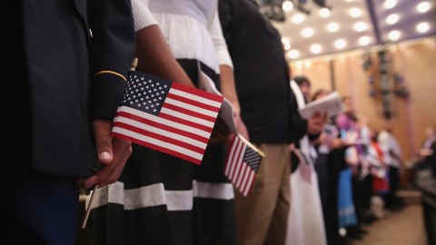 USCIS implementó un ajuste para facilitar la extensión de estancia.