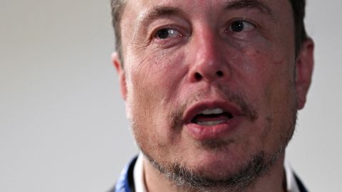 Elon Musk al gobernador de Texas: “Joe Biden infringe la ley al facilitar la inmigración ilegal”