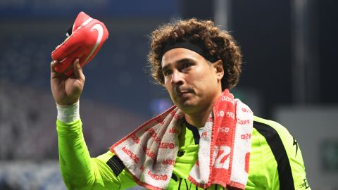 Napoli venció al Salernitana en el regreso del mexicano Memo Ochoa a la titularidad