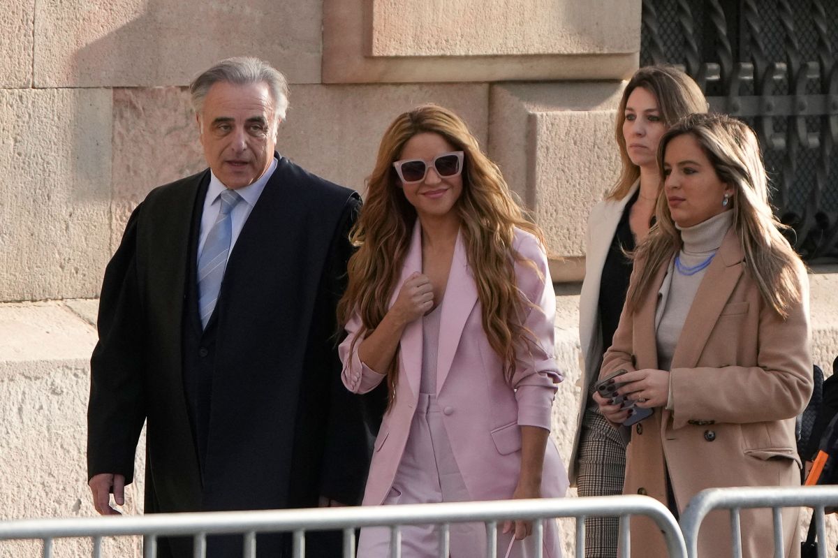 Shakira saliendo del juicio en Barcelona.