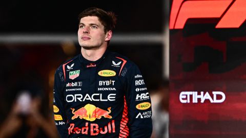 Max Verstappen celebra luego de vencer en el Gran Premio de Abu Dabi.