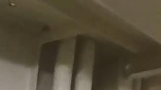 Esta captura de pantalla capturada de un video muestra la toma del Galaxy Leader Cargo por parte de combatientes hutíes de Yemen en la costa del Mar Rojo frente a Hudaydah. (Foto de Houthi Movement via Getty Images)