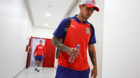 El jugador mexicano desea darle la banda de capitán a Chicharito Hernández cuando llegue al club.