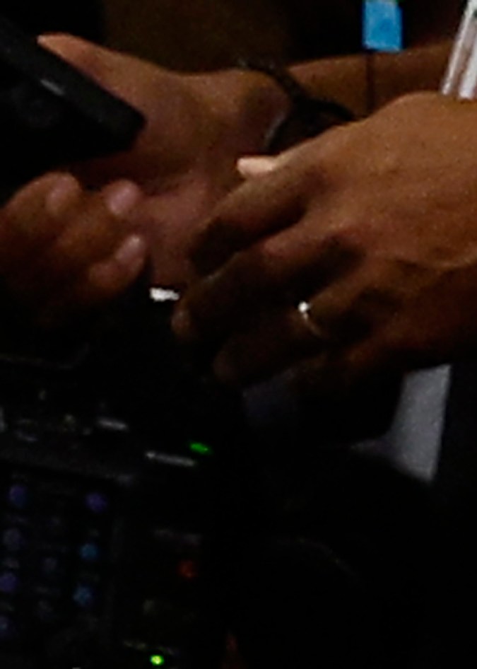 Anthony Kiedis disfrutando de un juego.