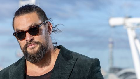 Jason Momoa fue entrevistado por Kevin Frazier de 'Entertainment Tonight'.